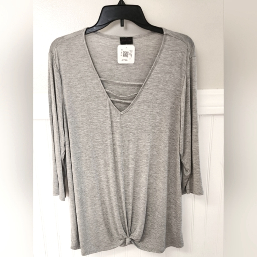 NWT Shiela Rose Twisted Knot Top - Size XL